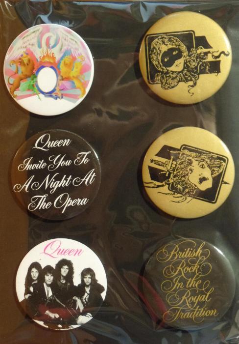 UK boxed set badges